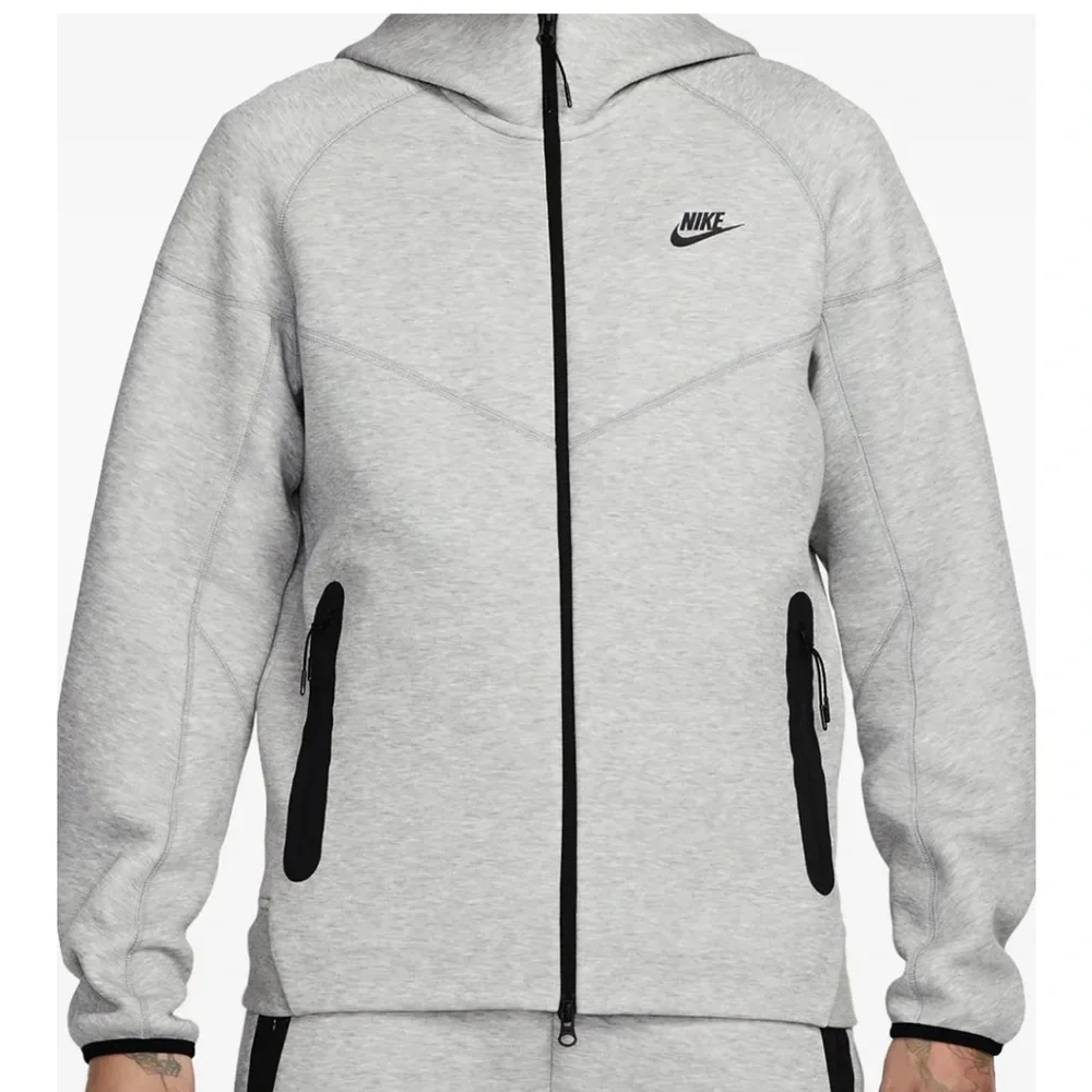 Nike Sportswear Tech Fleece Windrunner Full-Zip Hoodie - Picture 10 of 13